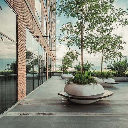 Weil Hotel Ipoh Extérieur photo The rooftop garden