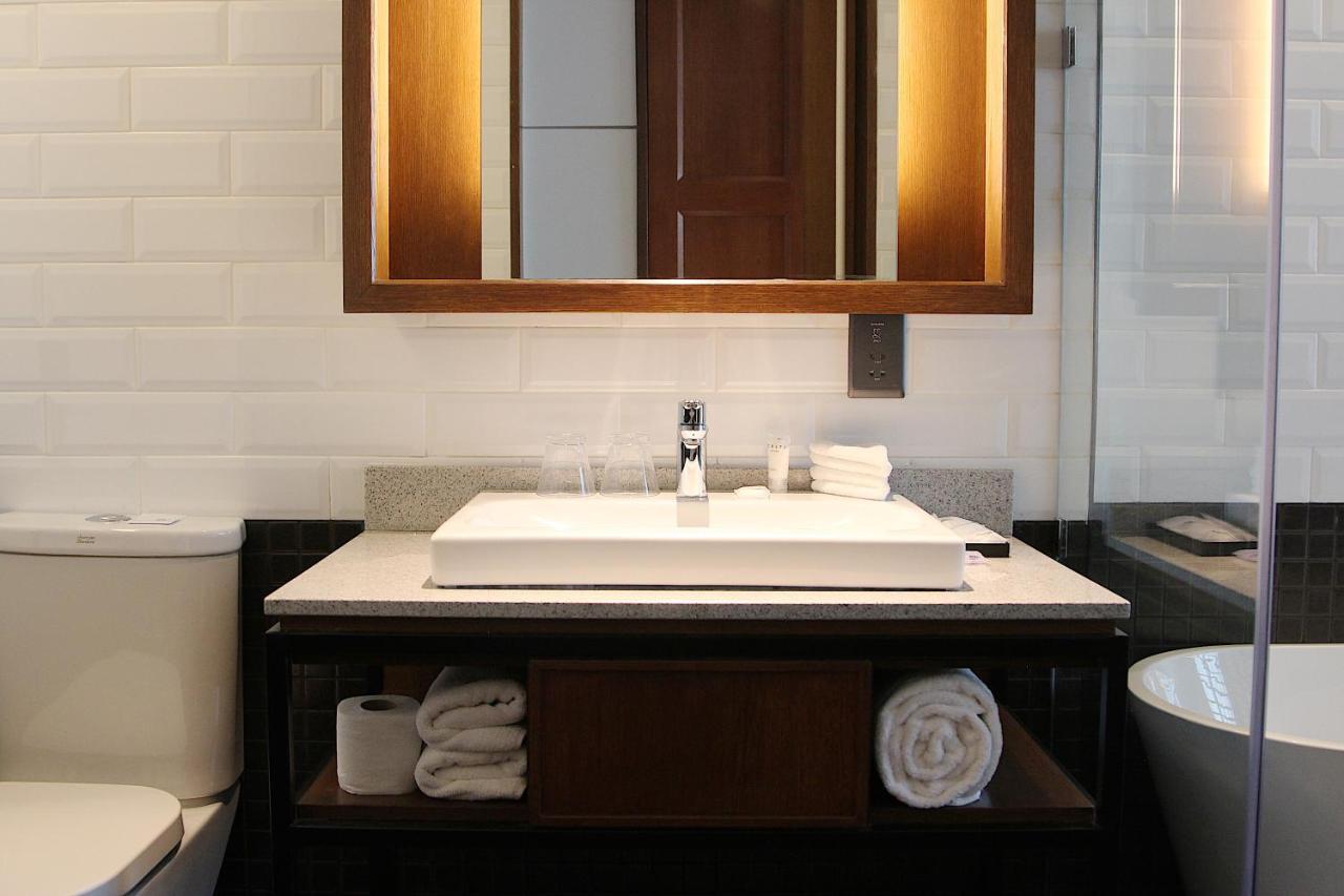 Weil Hotel Ipoh Extérieur photo Bathroom vanity