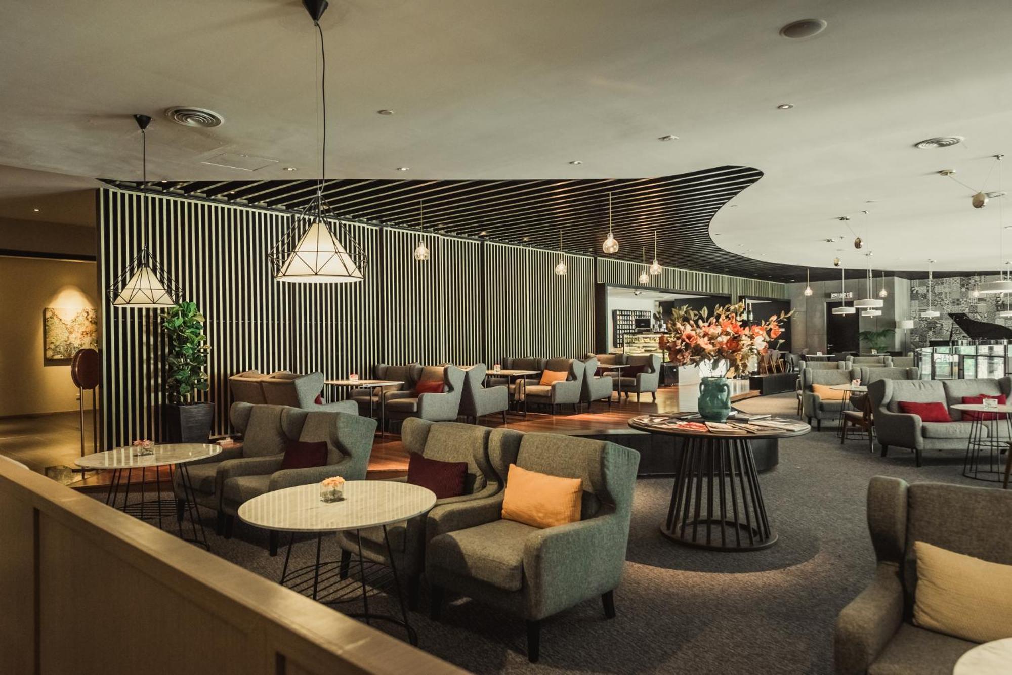 Weil Hotel Ipoh Extérieur photo The lounge at Changi Airport